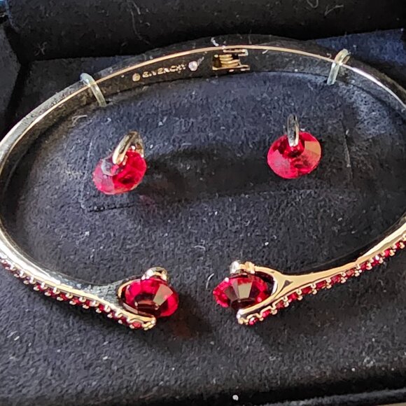 Givenchy jewelry set – bracelet & earrings – NIB Gift Ready Condition - Picture 4 of 8